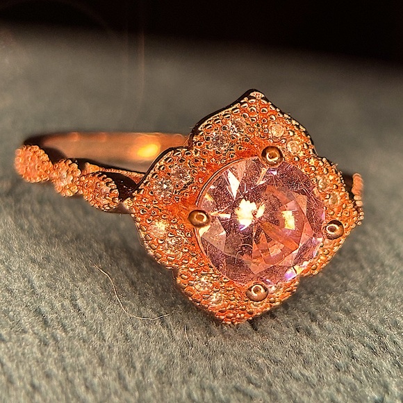 Size 7 Vintage Floral Style Ladies Fashion Ring - Picture 3 of 3